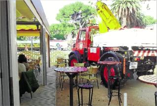 El Circ Raluy s´instal·la als jardins Juli Garreta i la grua ha de retirar-ne els cotxes aparcats