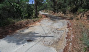 Refaran la malmesa carretera entre Sant Feliu i Pedralta