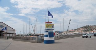 Els creuers turístics passen de la platja al port guixolenc