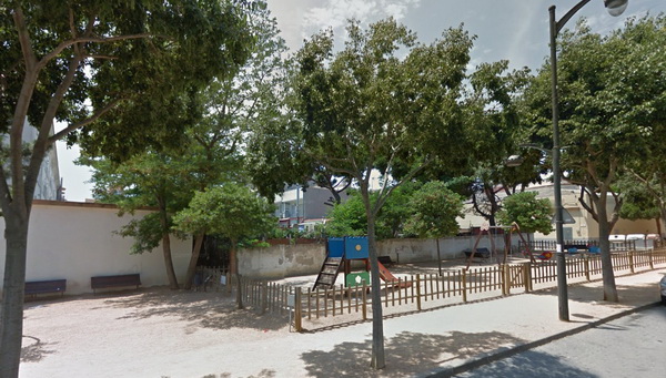 La processionària obliga a tancar per segon cop un parc infantil a Sant Feliu